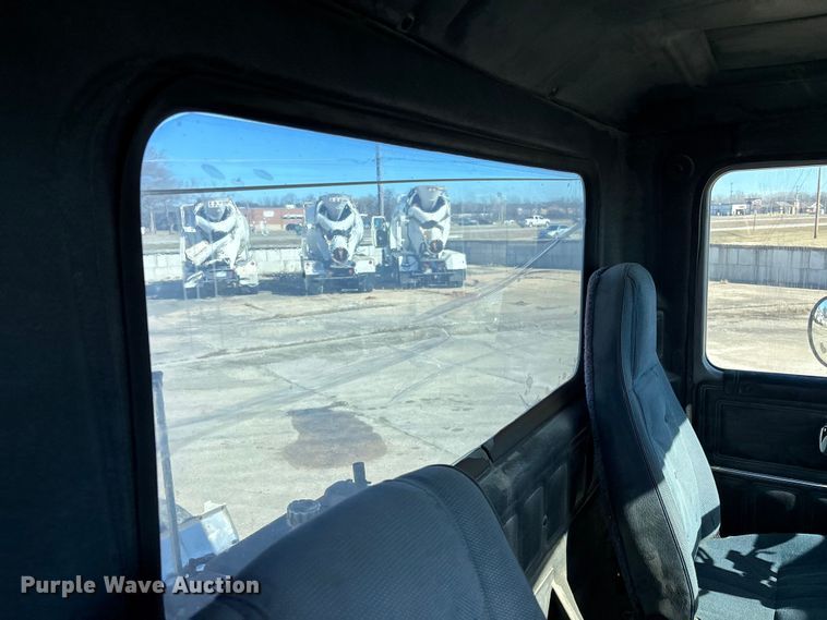 image for item FC1610 1990 Mack CH613 semi truck