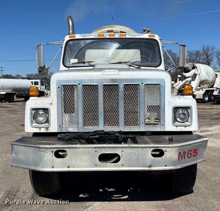 image for item FC1611 1994 International F-2574 ready mix truck