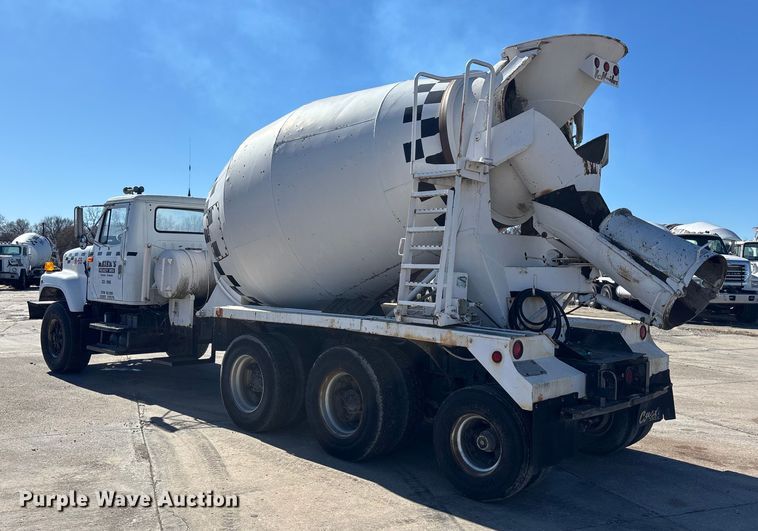 image for item FC1611 1994 International F-2574 ready mix truck