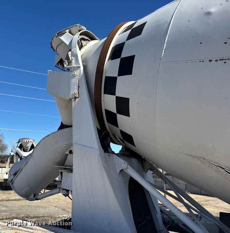 image for item FC1611 1994 International F-2574 ready mix truck