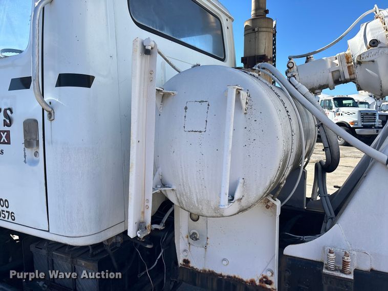 image for item FC1611 1994 International F-2574 ready mix truck