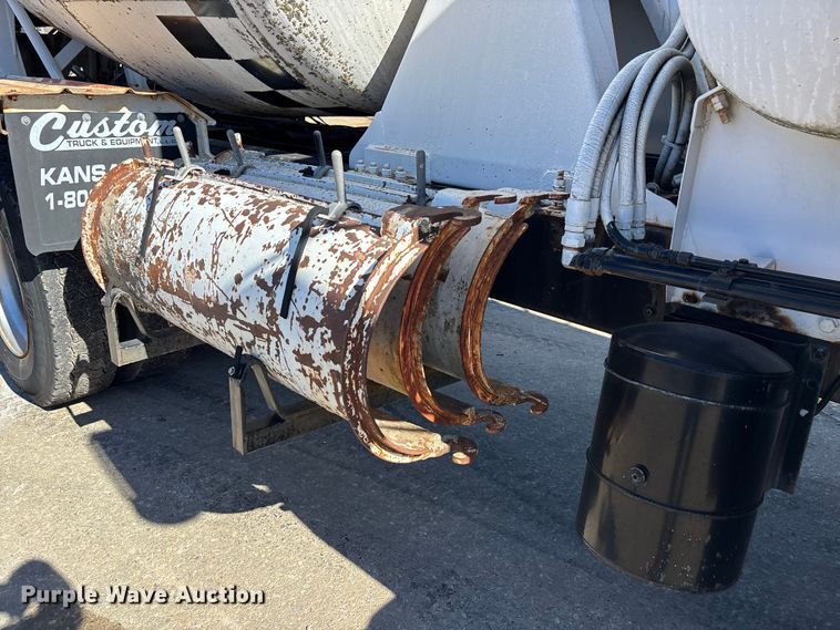 image for item FC1611 1994 International F-2574 ready mix truck