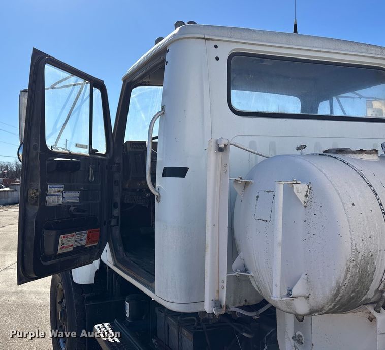 image for item FC1611 1994 International F-2574 ready mix truck