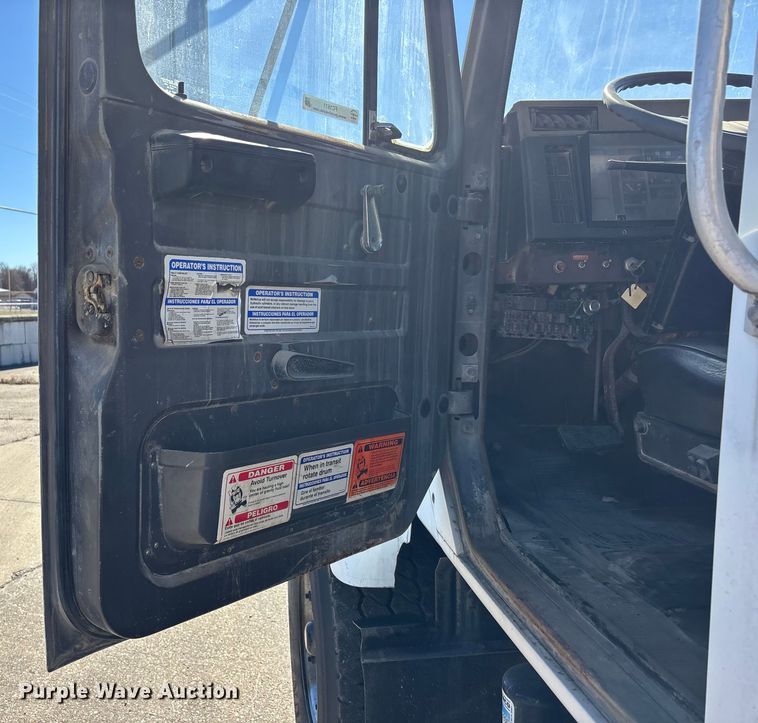 image for item FC1611 1994 International F-2574 ready mix truck