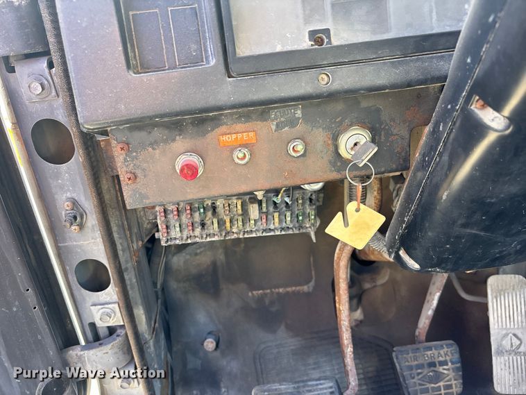 image for item FC1611 1994 International F-2574 ready mix truck