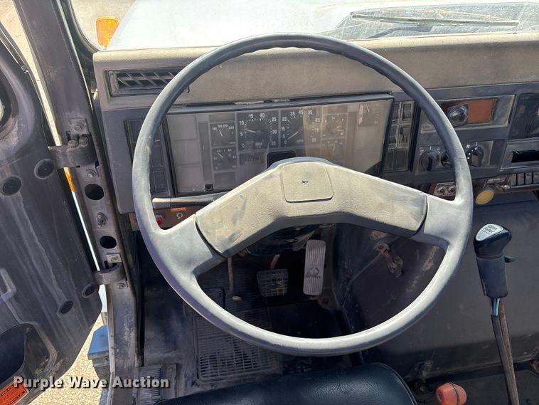 image for item FC1611 1994 International F-2574 ready mix truck