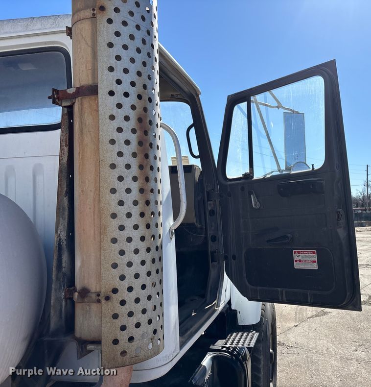 image for item FC1611 1994 International F-2574 ready mix truck