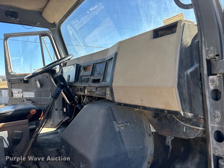 image for item FC1611 1994 International F-2574 ready mix truck