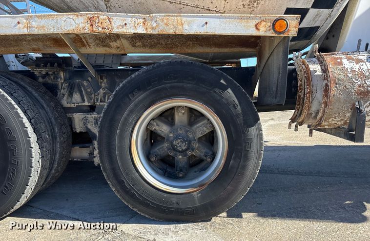 image for item FC1611 1994 International F-2574 ready mix truck