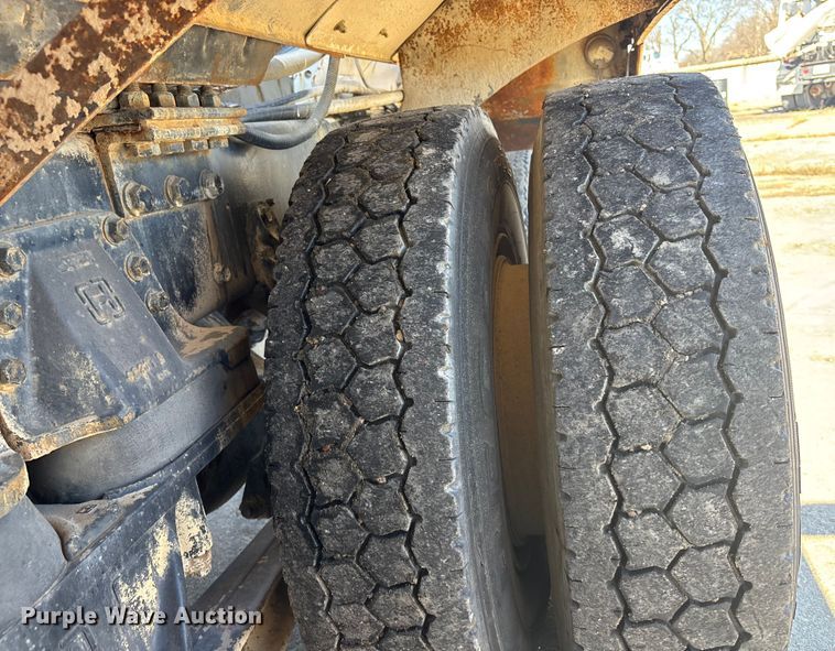 image for item FC1611 1994 International F-2574 ready mix truck