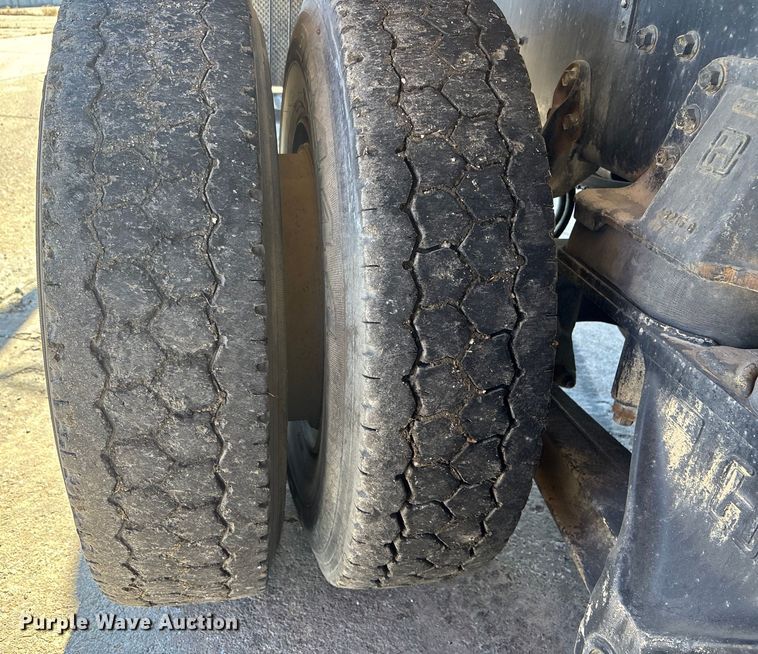 image for item FC1611 1994 International F-2574 ready mix truck