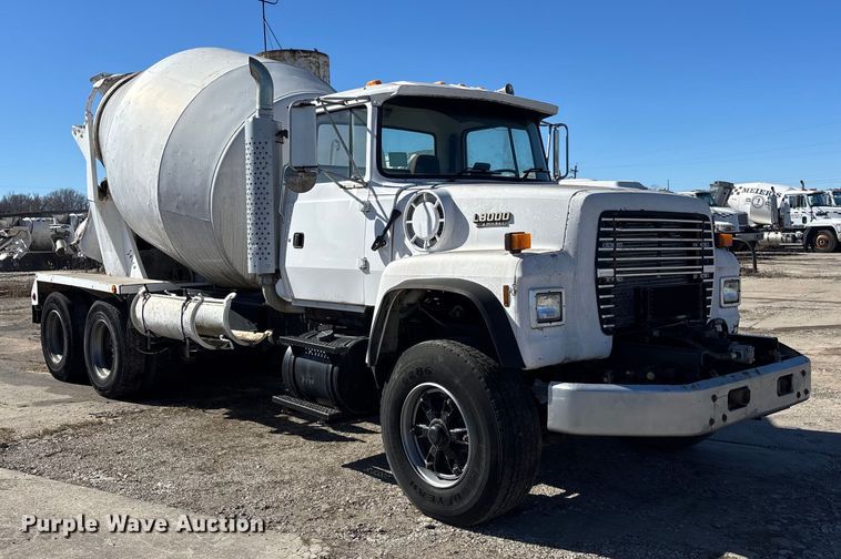 image for item FC1612 1995 Ford LT8000 ready mix truck