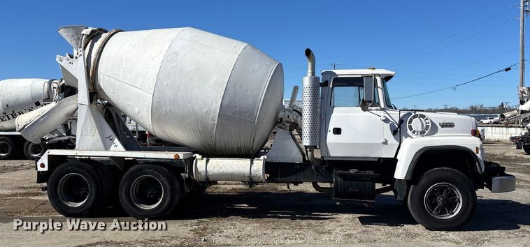 image for item FC1612 1995 Ford LT8000 ready mix truck