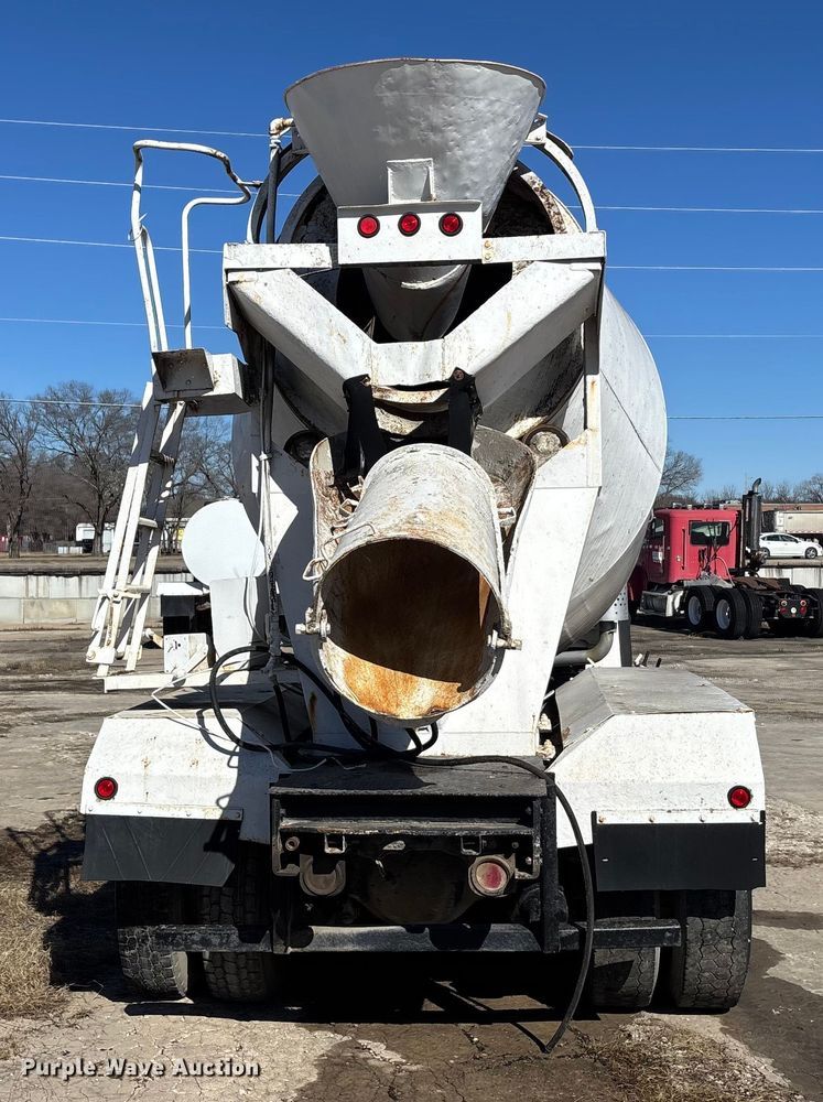 image for item FC1612 1995 Ford LT8000 ready mix truck