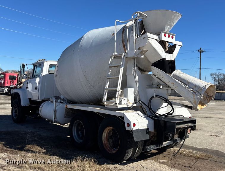 image for item FC1612 1995 Ford LT8000 ready mix truck