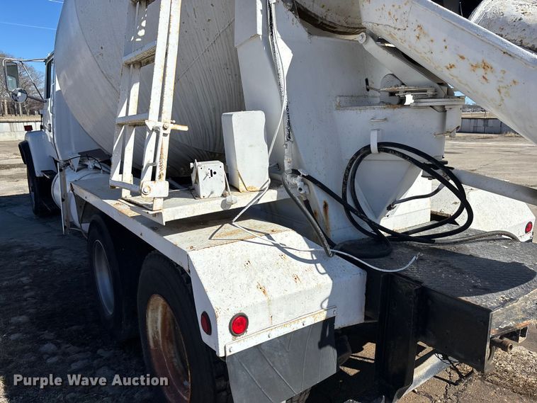 image for item FC1612 1995 Ford LT8000 ready mix truck