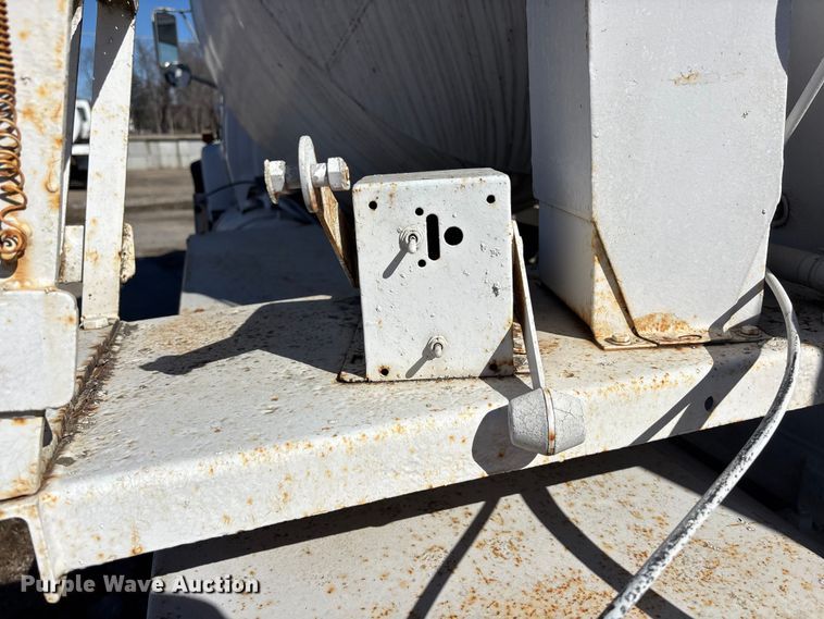 image for item FC1612 1995 Ford LT8000 ready mix truck