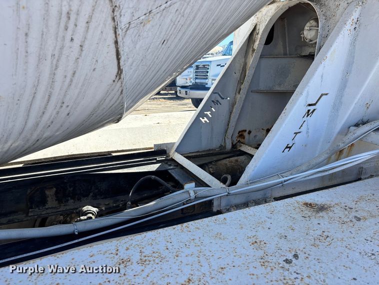 image for item FC1612 1995 Ford LT8000 ready mix truck