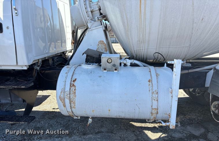 image for item FC1612 1995 Ford LT8000 ready mix truck