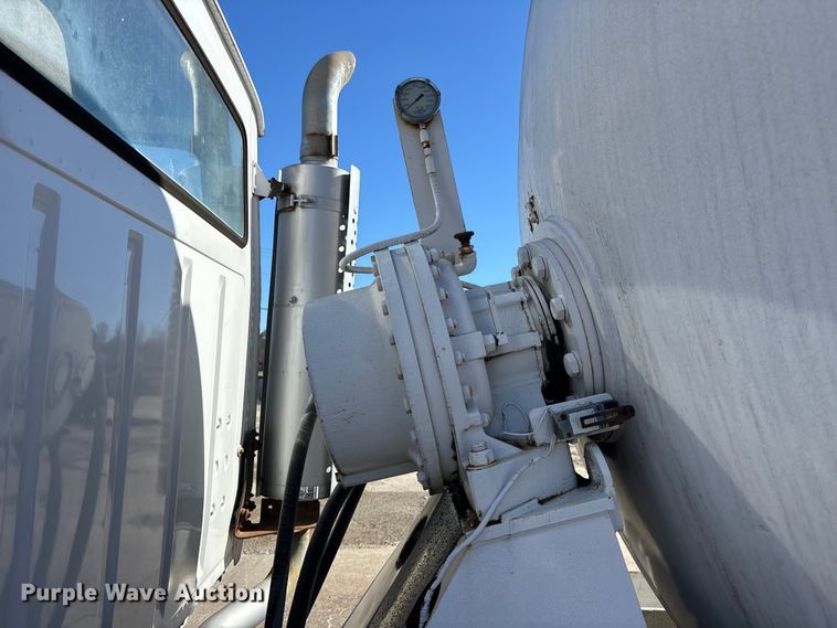 image for item FC1612 1995 Ford LT8000 ready mix truck