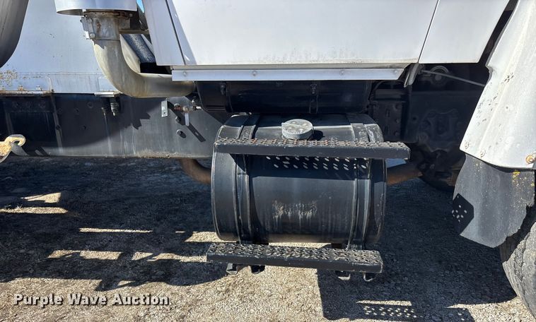 image for item FC1612 1995 Ford LT8000 ready mix truck