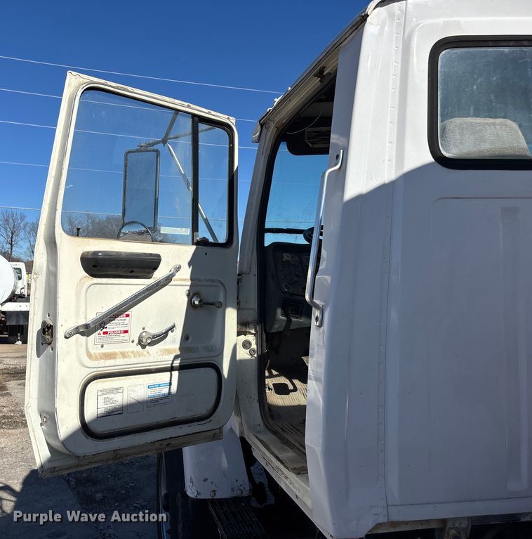 image for item FC1612 1995 Ford LT8000 ready mix truck