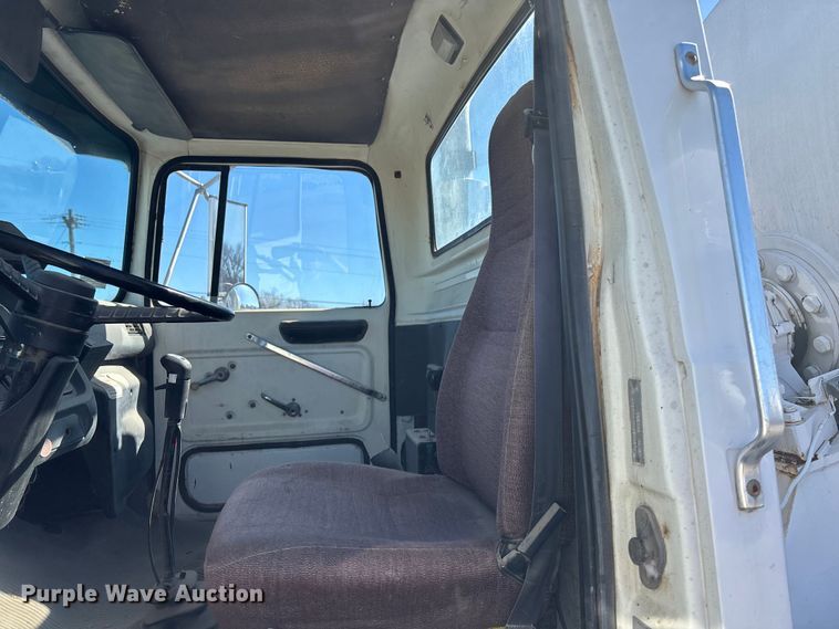 image for item FC1612 1995 Ford LT8000 ready mix truck