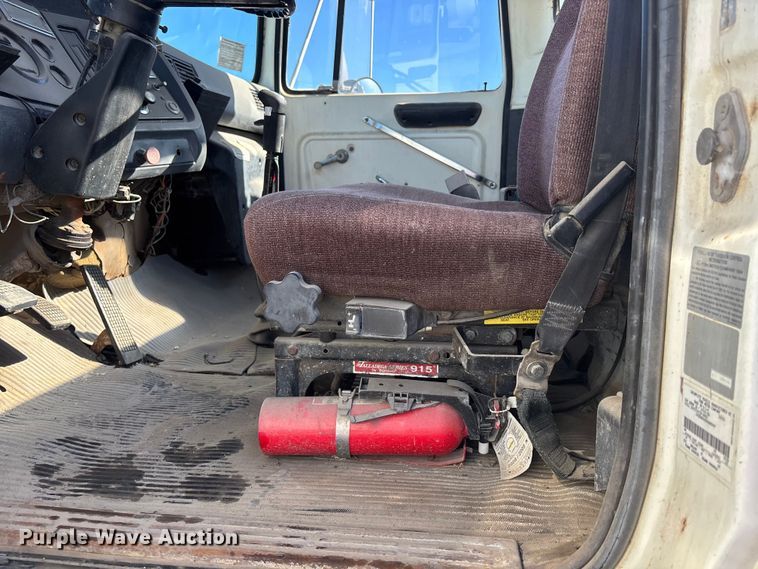 image for item FC1612 1995 Ford LT8000 ready mix truck