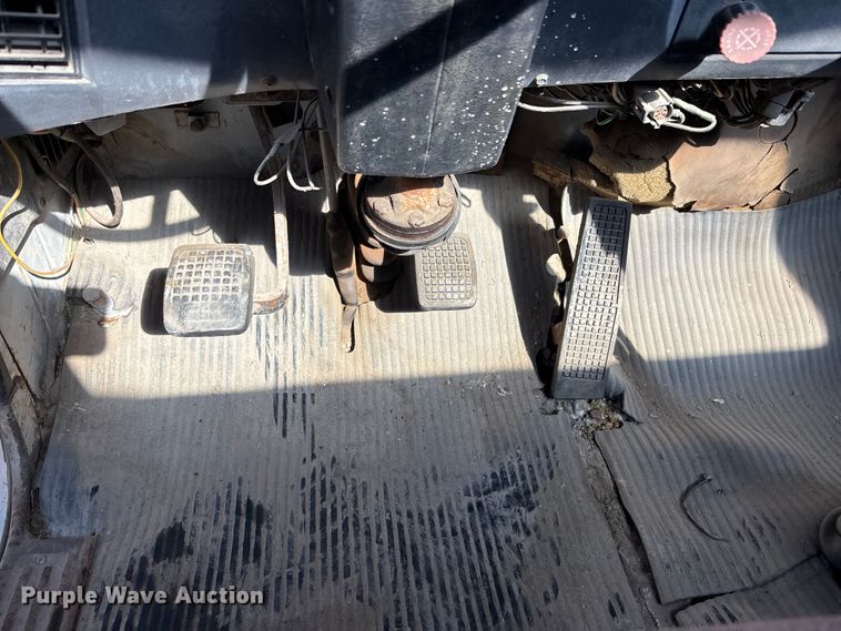 image for item FC1612 1995 Ford LT8000 ready mix truck