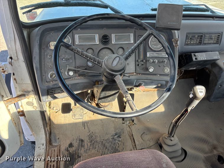 image for item FC1612 1995 Ford LT8000 ready mix truck