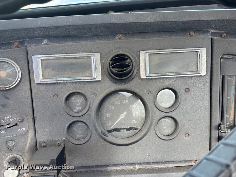 image for item FC1612 1995 Ford LT8000 ready mix truck