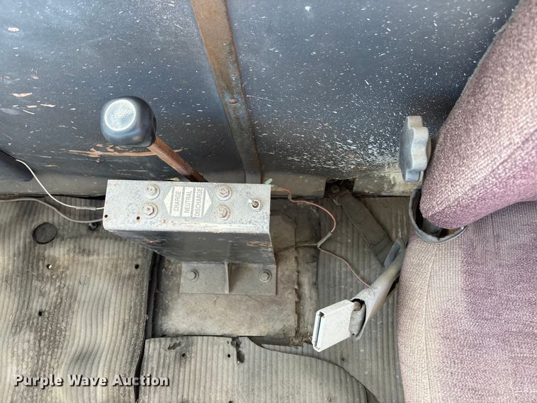 image for item FC1612 1995 Ford LT8000 ready mix truck