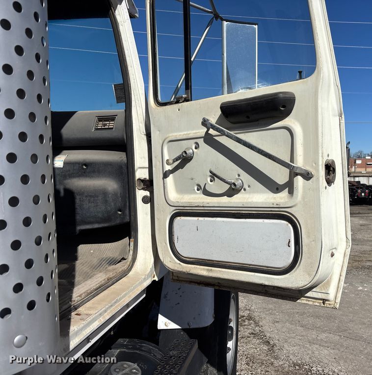 image for item FC1612 1995 Ford LT8000 ready mix truck