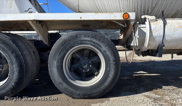 image for item FC1612 1995 Ford LT8000 ready mix truck