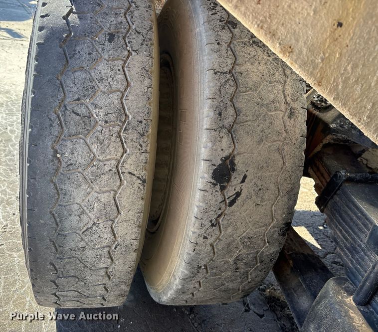 image for item FC1612 1995 Ford LT8000 ready mix truck