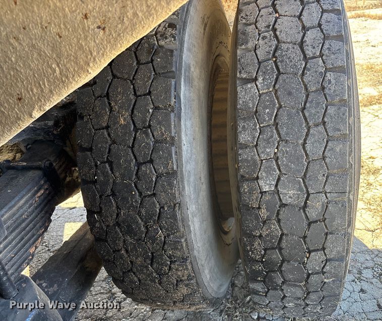 image for item FC1612 1995 Ford LT8000 ready mix truck