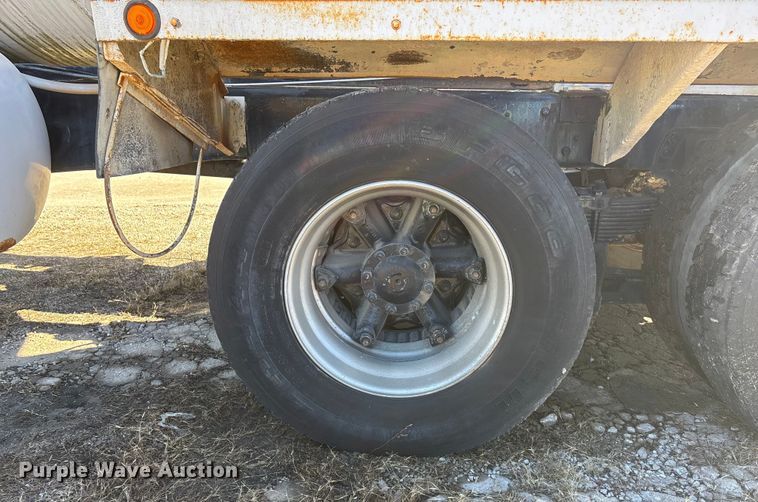 image for item FC1612 1995 Ford LT8000 ready mix truck