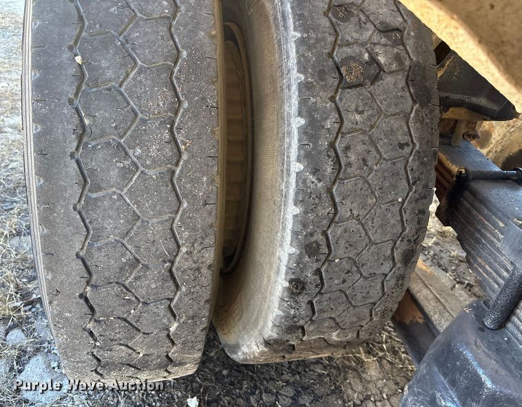 image for item FC1612 1995 Ford LT8000 ready mix truck