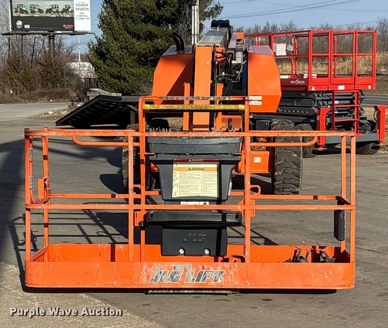 image for item FC1616 2007 JLG 600 SK boom lift