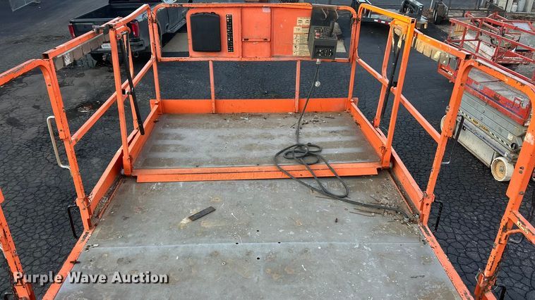 image for item FC5055 2011 JLG 4394RT scissor lift