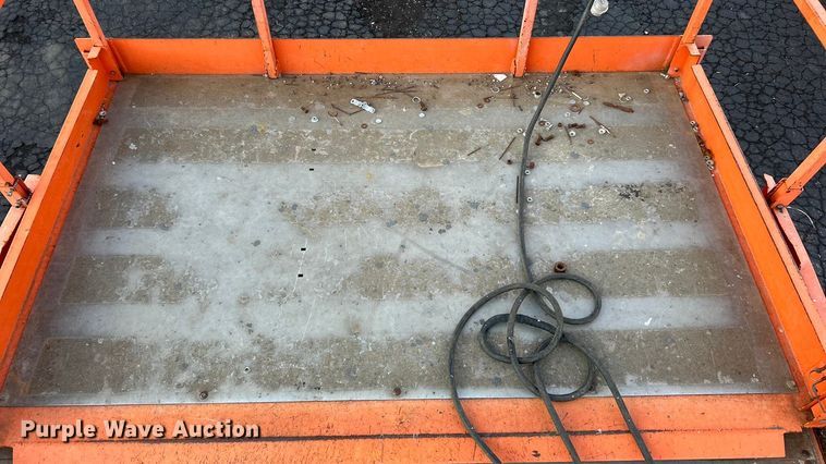 image for item FC5055 2011 JLG 4394RT scissor lift