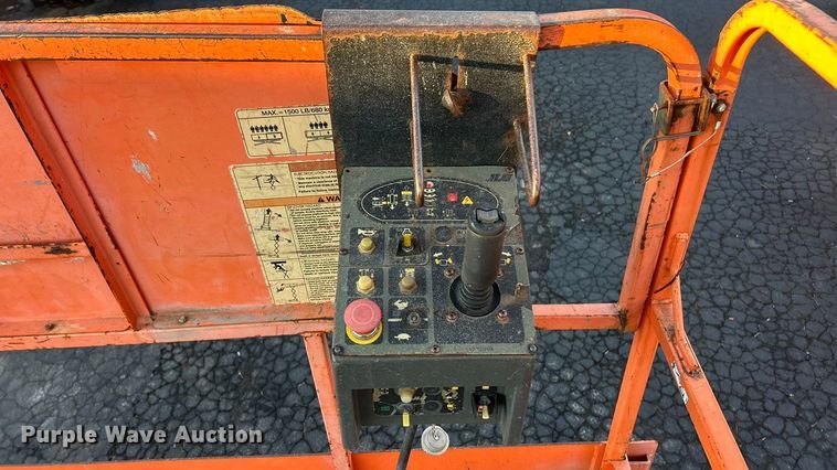 image for item FC5055 2011 JLG 4394RT scissor lift
