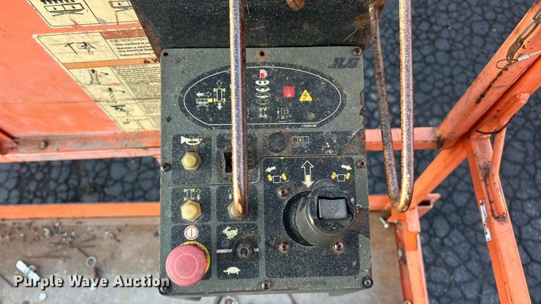 image for item FC5055 2011 JLG 4394RT scissor lift