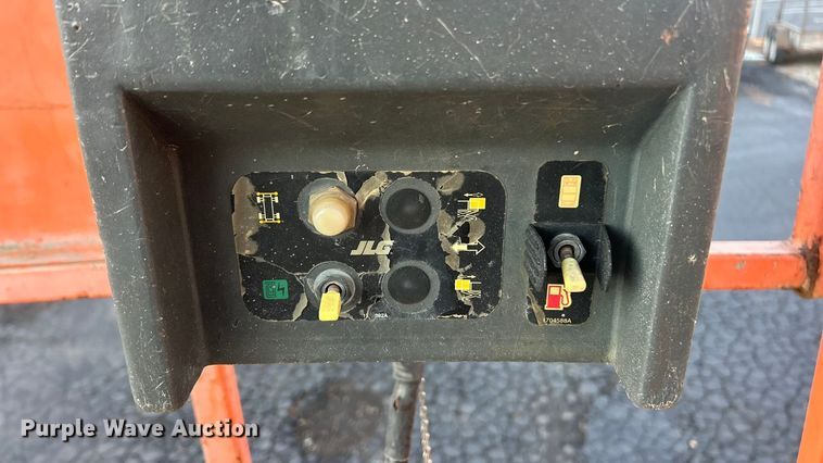 image for item FC5055 2011 JLG 4394RT scissor lift