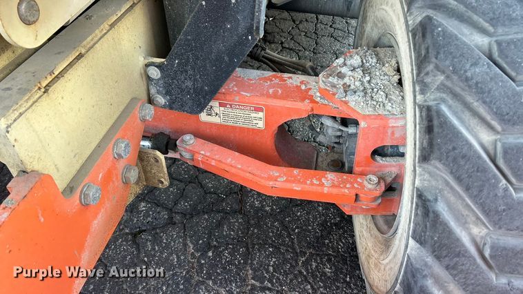 image for item FC5055 2011 JLG 4394RT scissor lift