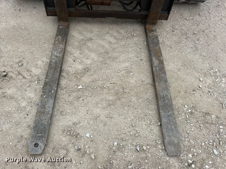 image for item FC5070 New Holland C190 skid steer loader