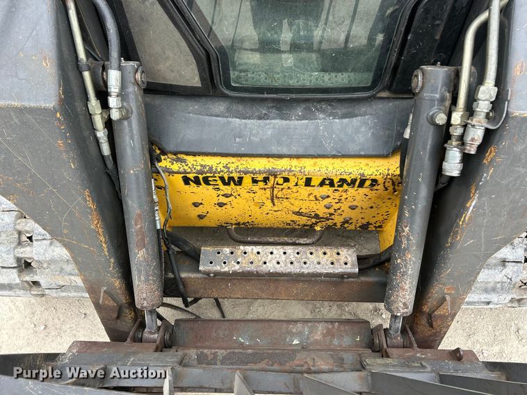 image for item FC5070 New Holland C190 skid steer loader