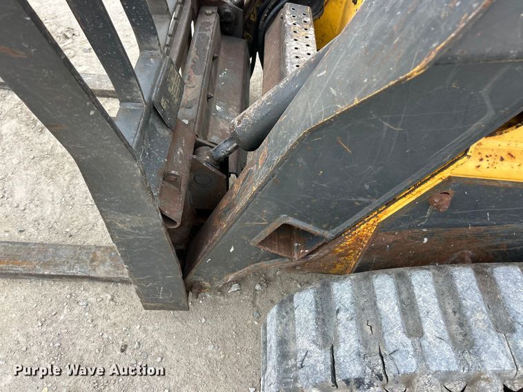 image for item FC5070 New Holland C190 skid steer loader