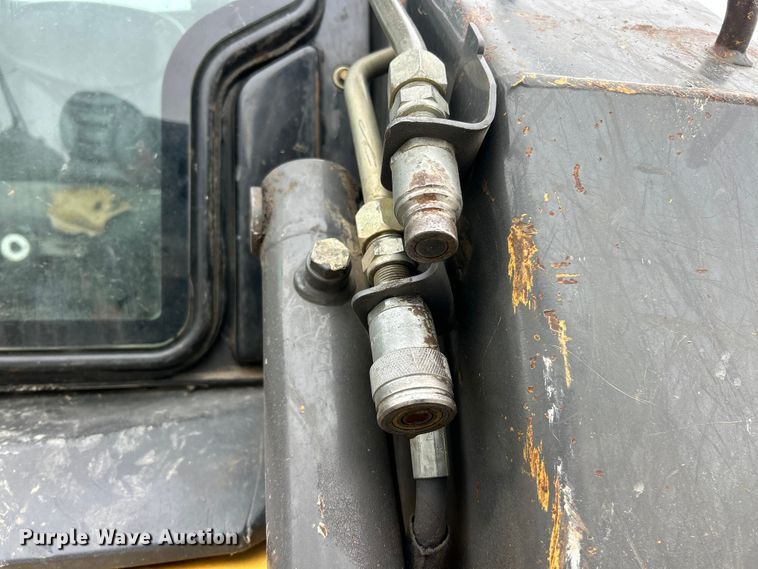 image for item FC5070 New Holland C190 skid steer loader