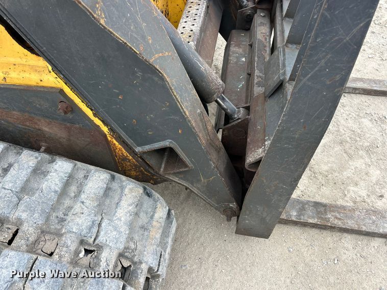 image for item FC5070 New Holland C190 skid steer loader